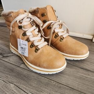 NWT St. John's Bay Womens Hayward Flat Heel Booties Size 6.5 Memory Foam Insoles